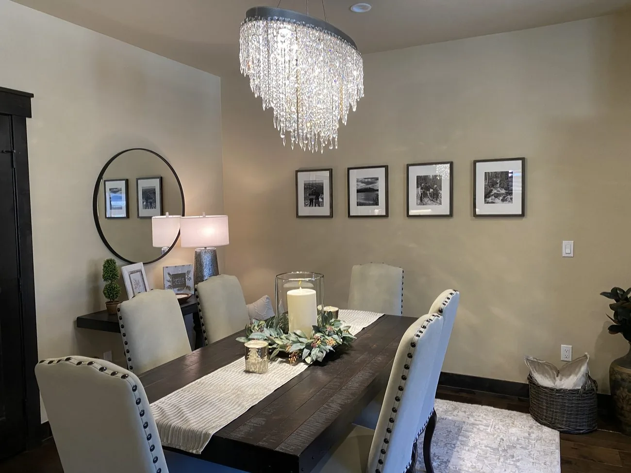 Keystone Escape dining room with upholstered chairs